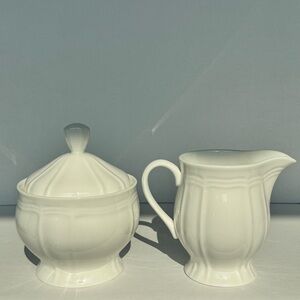 Mikasa sugar & creamer set in antique white